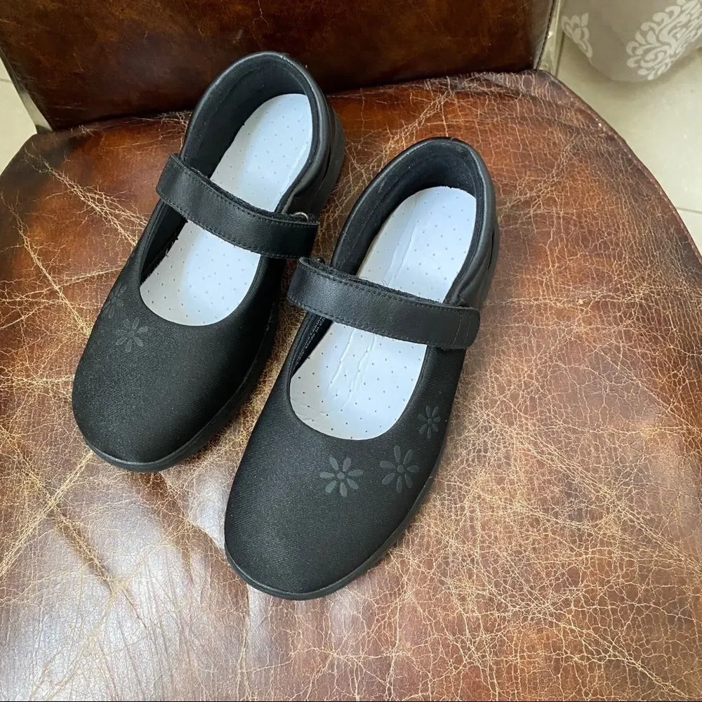NWOB! Ped-Lite black light weight shoes 9.5W